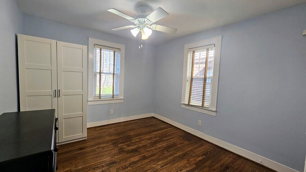 Building Photo - 2610 Woodlawn Dr