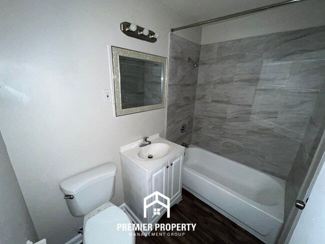 Building Photo - Charming 3BR/1BA Memphis Rental with Hardwood Floors & Open Kitchen!