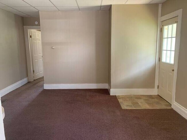 Building Photo - Updated 1 Bedroom Apartment