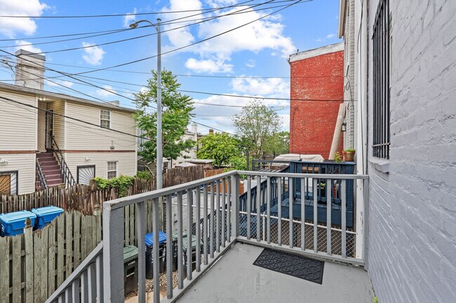 Building Photo - 613 Harvard St NW