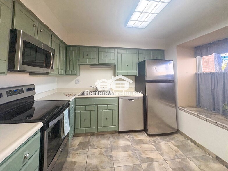 Building Photo - 632 E 116th Ave