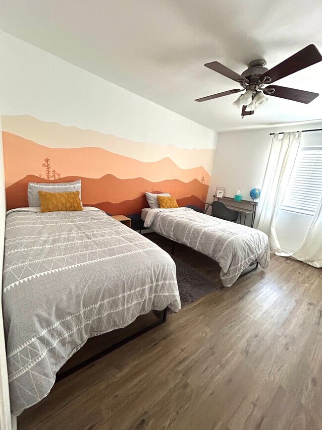 Building Photo - Furnished 3 Bedroom 2 Bathroom Home
