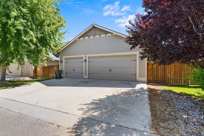 Building Photo - 2965 N LeBlanc Way