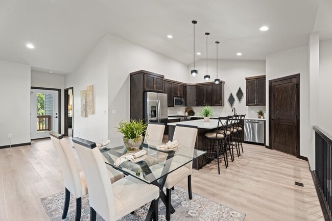 Building Photo - 1107 S Foss Ave