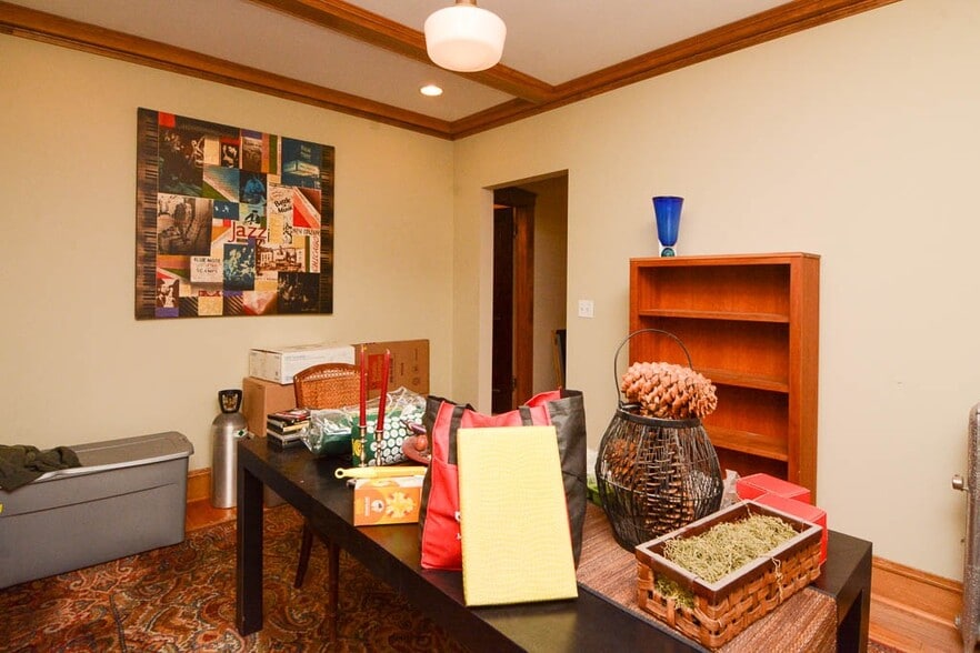 Building Photo - 1244 W Rosedale Ave