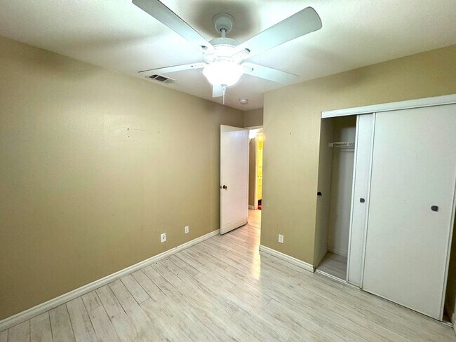 Building Photo - OPEN HOUSE 2pm SUNDAY Oct 19th Beautiful S...
