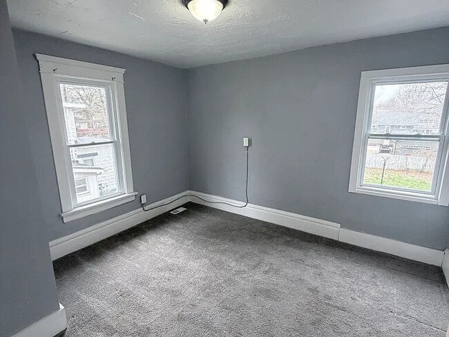 Building Photo - Spacious 6-bedroom, 3-bath home offering a flexible multi-level layout ideal for comfortable living