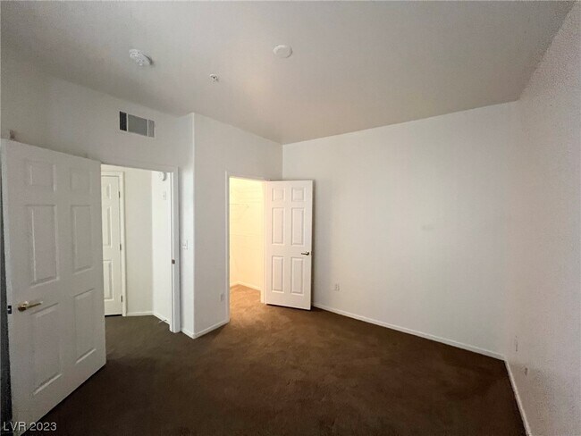 Building Photo - 7119 S Durango Dr