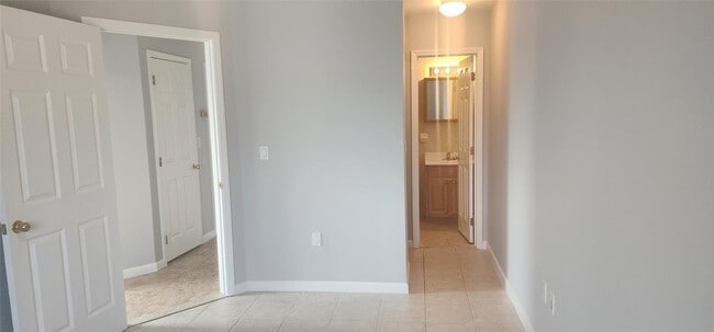 Building Photo - 66-39-66-79 79th Pl