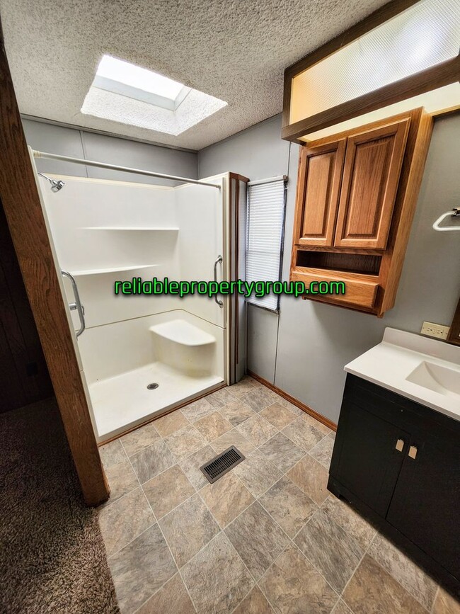 Building Photo - New Listing in Churubusco!!