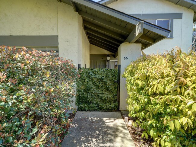 Building Photo - 1750 Prefumo Canyon Rd