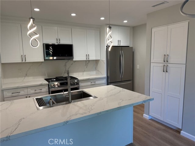 Building Photo - 3701 Country Club Dr