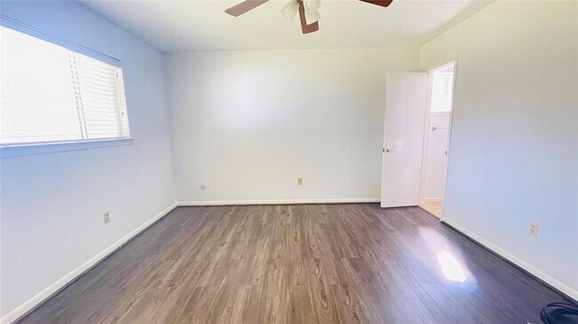 Building Photo - 15819 Fathom Ln