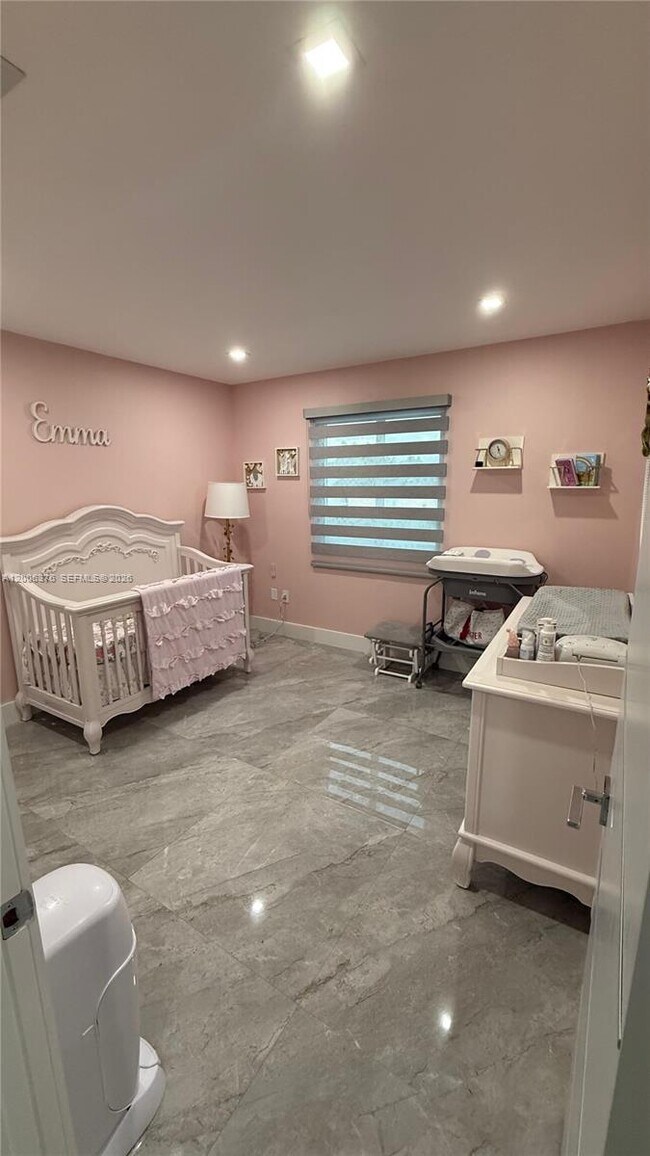 Building Photo - 9721 SW 162nd Ct