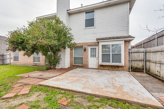 Building Photo - 8434 Golf Club Cir