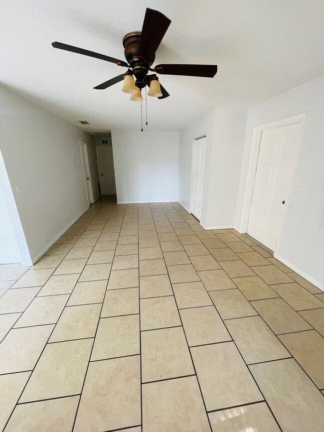 Building Photo - 2512 51st Ave Terrace W