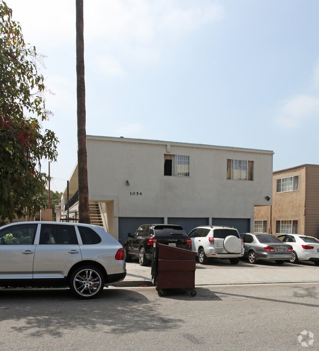 Primary Photo - 1054 Justin Ave