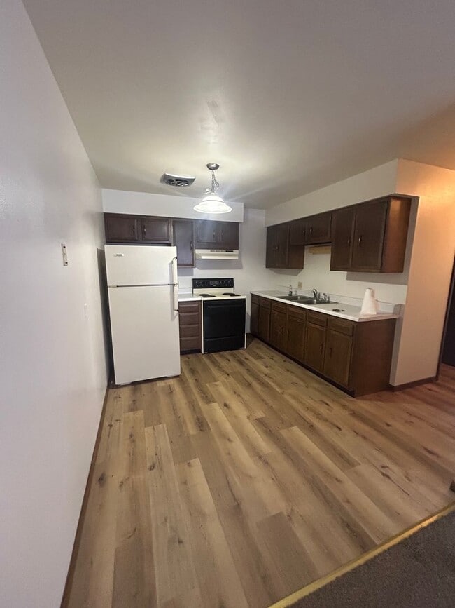 Interior Photo - 153225 Shoreland Ln