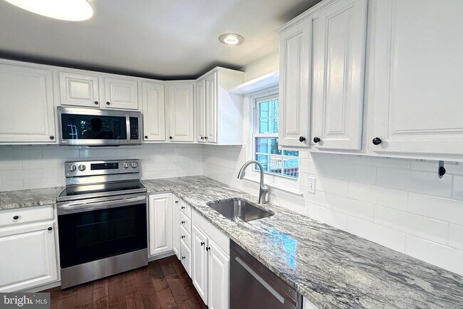 Building Photo - 10100 Walnut Wood Ct