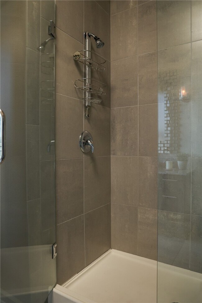 Building Photo - 609 W Dickson St