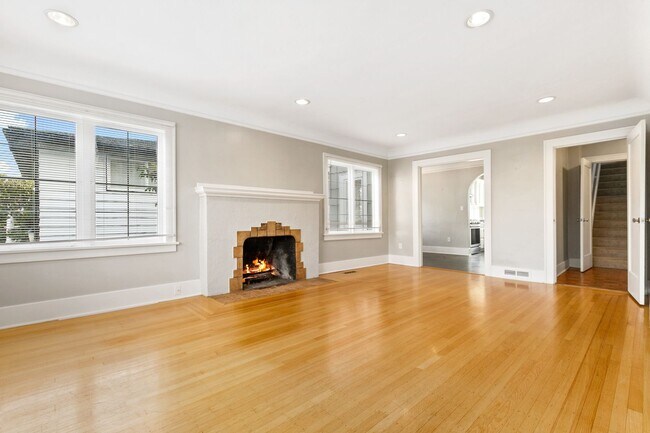 Building Photo - 4Bd/1.5Ba Seattle House