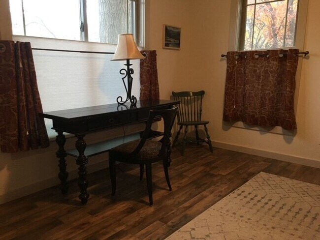 Building Photo - Furnished One Bedroom plus Office One Bath Seasonal Rental in Downtown Glenwood Springs