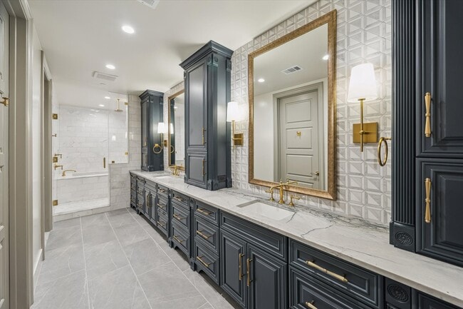 Building Photo - 1717 Bissonnet St