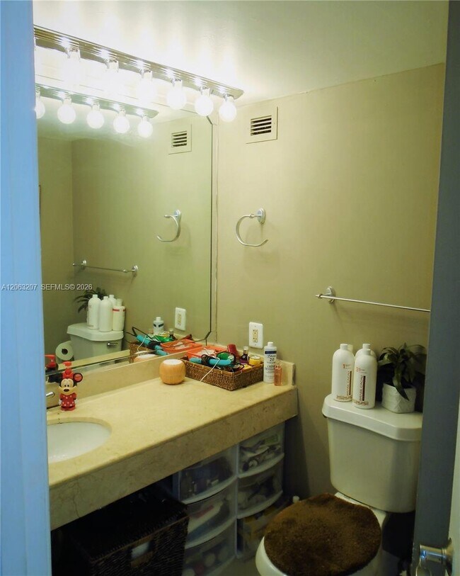 Building Photo - 6770 Indian Creek Dr