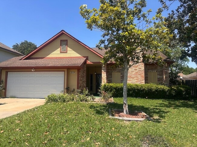 Building Photo - 219 Kings Ct