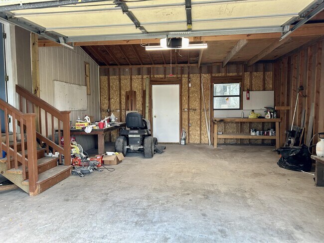 Building Photo - 508 Walnut Way