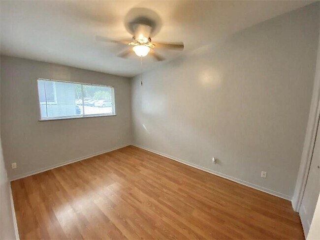 Building Photo - 614 W 51st St