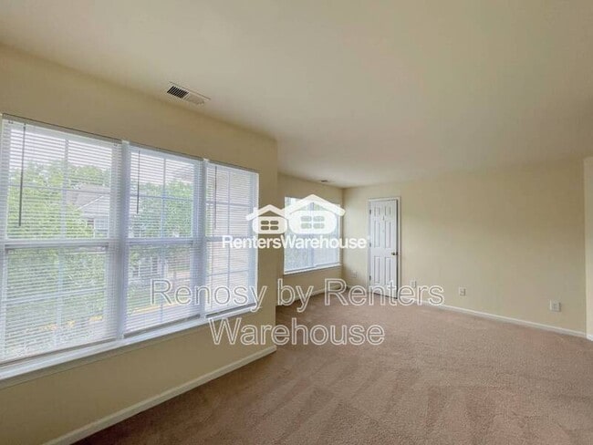 Building Photo - 3711 Bay Crescent
