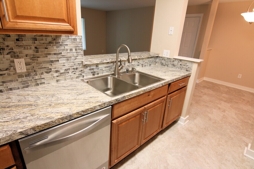 Building Photo - 12300 Harbour Pointe Blvd