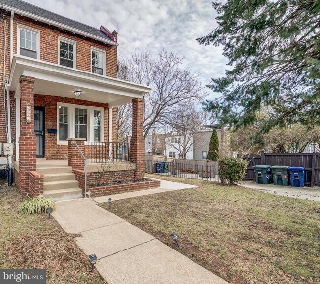 Building Photo - 3211 9th St NE