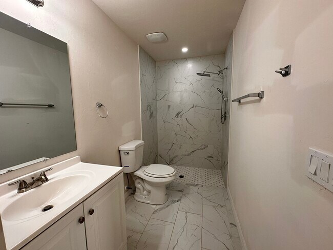 Building Photo - 3604 SW 7th Pl