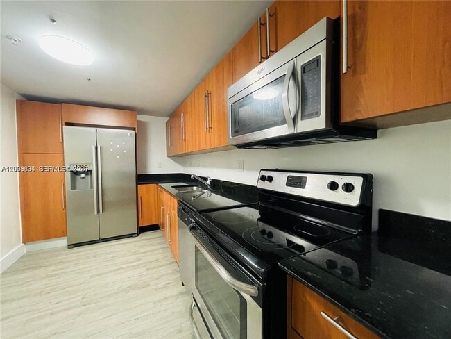 Building Photo - 3001 S Ocean Dr