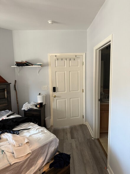 Building Photo - 704 River Rock Way