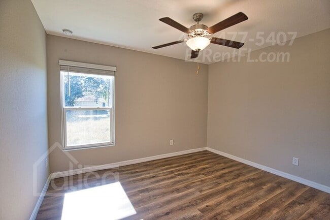 Building Photo - 121 Parish Dr