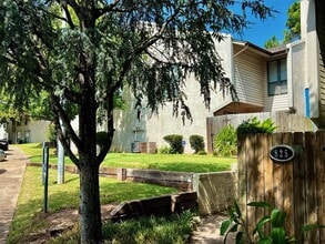 Building Photo - 823 Cardinal Creek Blvd