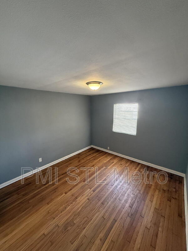 Building Photo - 705 Beardsley Ct