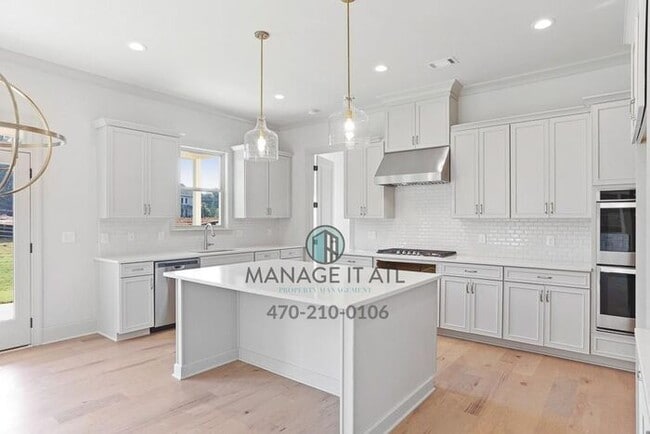 Building Photo - Beautiful 5 bedroom house in Suwanee. Lambert High School district!