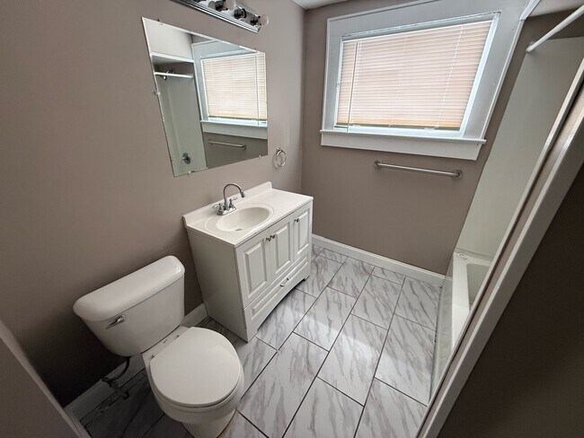 Building Photo - 174 Colony Crescent