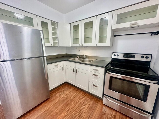 Building Photo - 1520 Garfield St