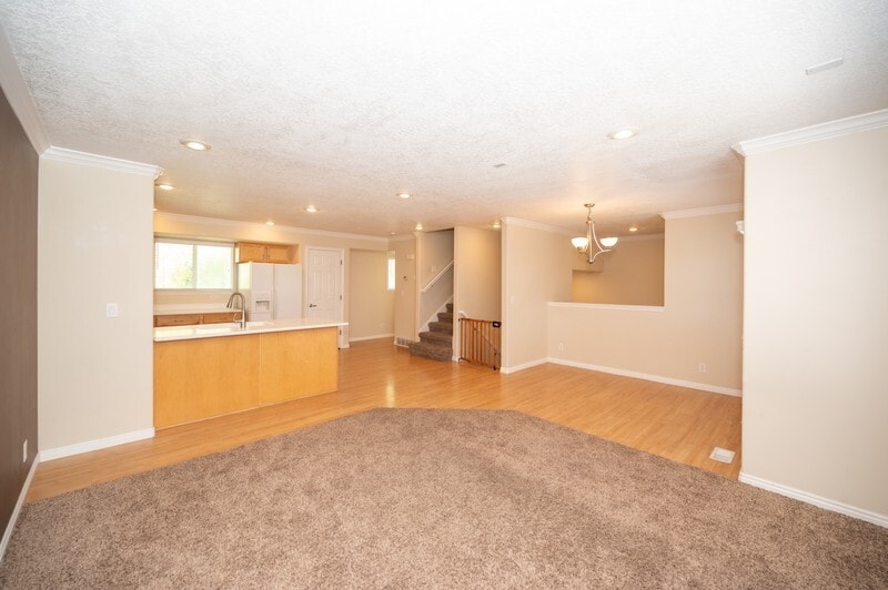 Building Photo - 1341 Alpine Loop