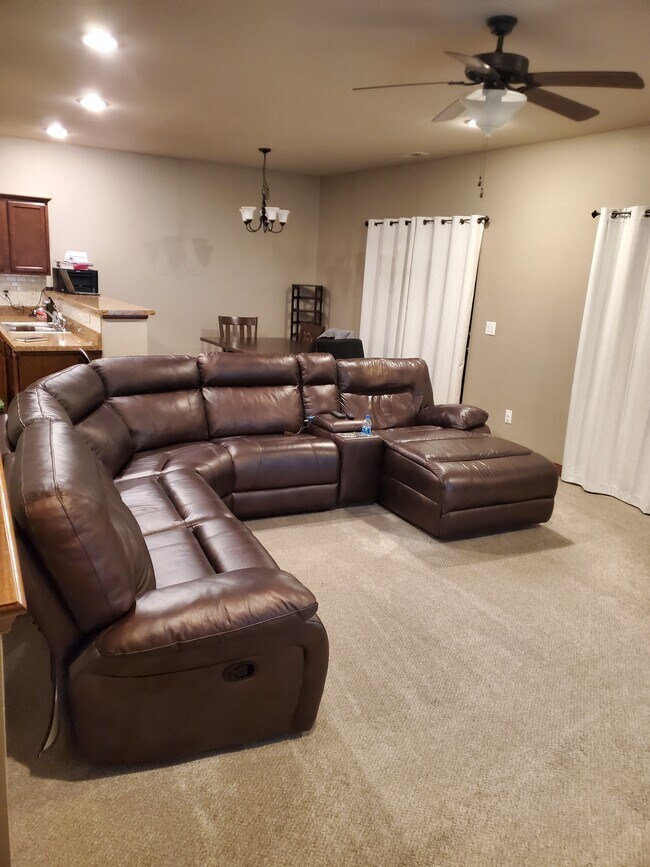 Building Photo - 1423 Marilyn Dr