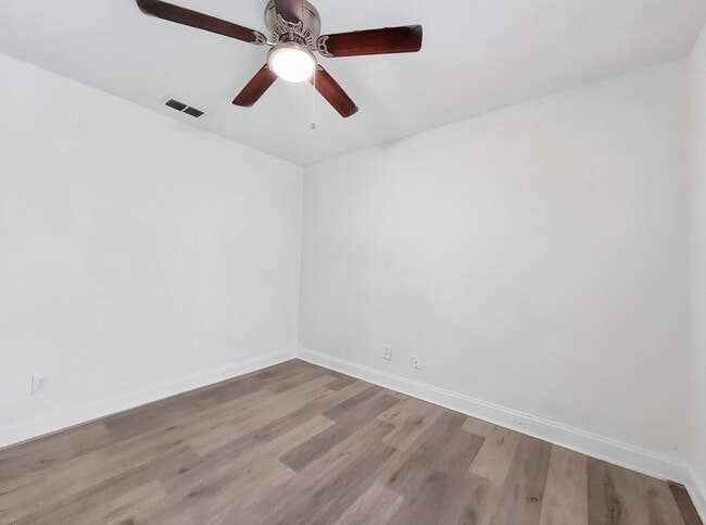 Building Photo - Annual rental offering privacy and space on 1.14 acres in Naples!