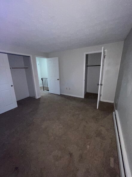 Building Photo - 347 Oakland St