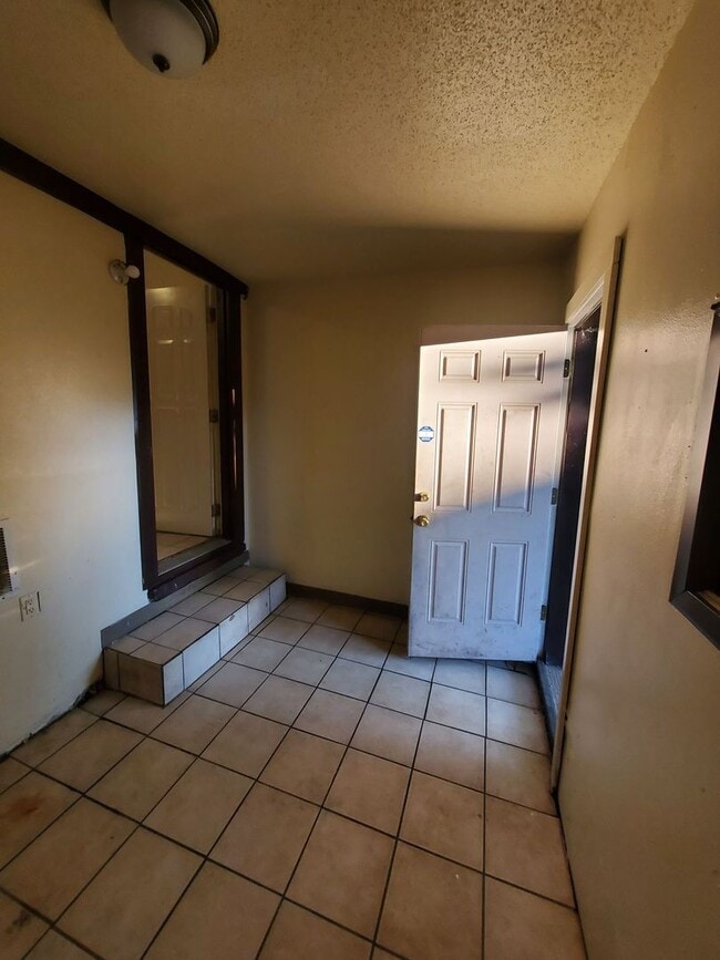 Building Photo - 821-823 Grand Ave. (Duplex)(ACE PROPERTY)