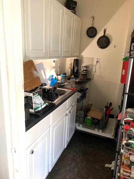 Kitchen - 8 Perry St