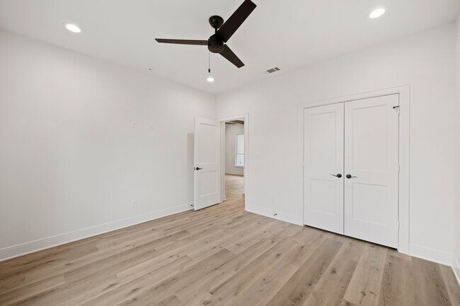 Building Photo - 4 bedroom in Flint! Only 2 years old!